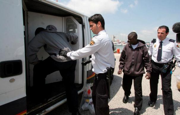 Rescatados siete subsaharianos que intentaban cruzar el Estrecho