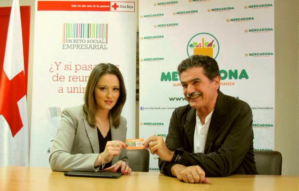 Mercadona realiza una nueva entrega de tarjetas para alimentos a Cruz Roja en la Región