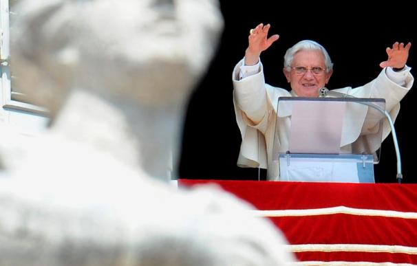 El Papa exhorta a los curas a vivir de manera coherente con el sacerdocio