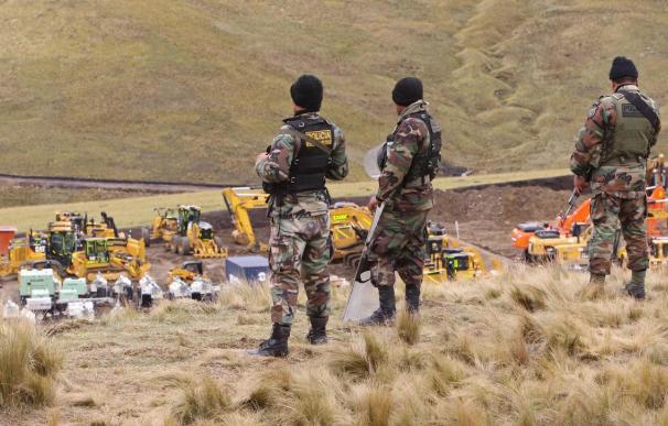 Miles de personas pretenden ocupar el yacimiento minero Conga en Perú