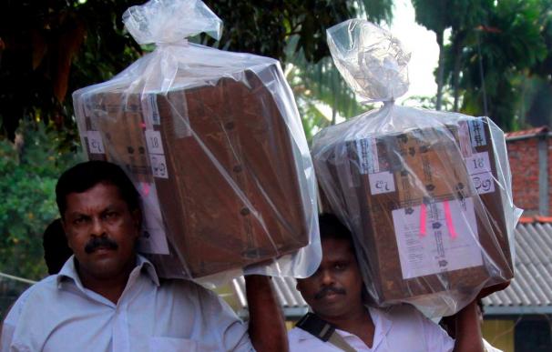 Partido gubernamental lidera los primeros recuentos en los comicios de Sri Lanka