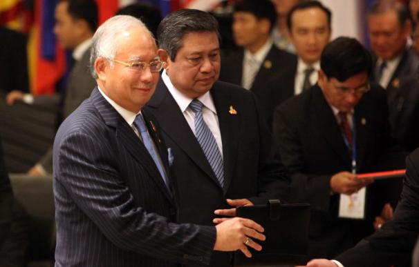 La ASEAN clausura la cumbre de la integración regional y la crisis económica