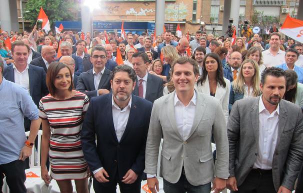 Rivera alaba a Cs de la Región como "punta de lanza" contra la corrupción y le anima a "salir a ganar" en 2019