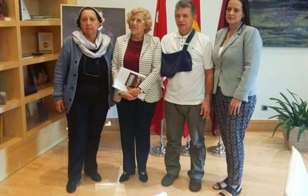 Carmena recibe al Comité de Víctimas de la Guarimba y en junio se encontrará con familiares de Leopoldo López