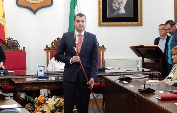El nuevo alcalde socialista de Priego conforma el nuevo gobierno y ahorra con ello 70.000 euros al Ayuntamiento