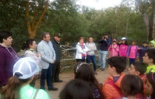 Escolares participan en Baeza en una jornada ambiental por el Día Mundial de las Aves Migratorias