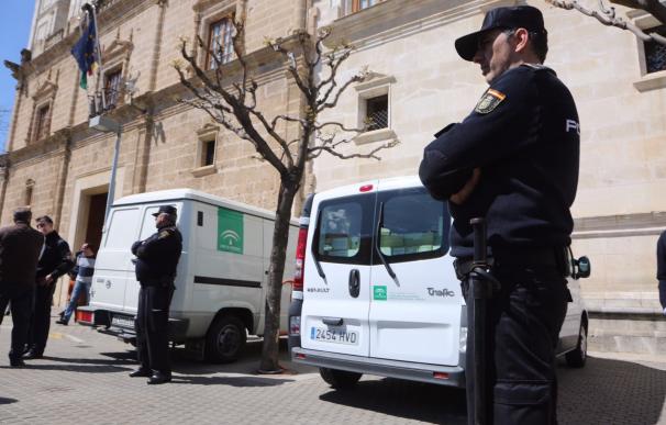 La Junta entrega la documentación de los expedientes de formación a la comisión del Parlamento andaluz