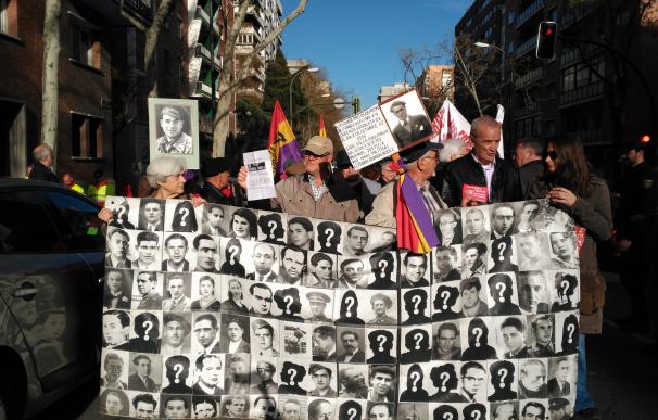 Colectivos antifranquistas exigen a Carmena la retirada completa de la simbología franquista en las calles de Madrid