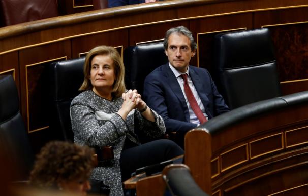 La oposición avala, reprochando el "triunfalismo" de Báñez, la prórroga de ayudas a parados de larga duración