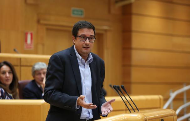 Óscar López niega que dirigentes del entorno de Patxi López le hayan aconsejado que se retire de las primarias