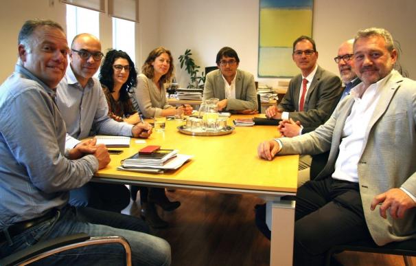 Negueruela se reúne con el secretario general de Eroski-Mondragon para consolidar las líneas de colaboración