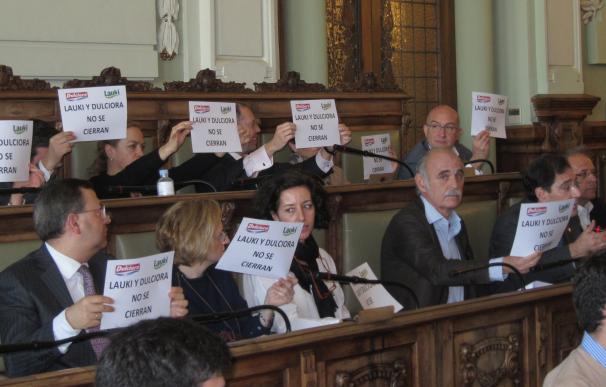 El Pleno de Valladolid aprueba por unanimidad 2 mociones contra los cierres de Lauki y Dulciora y reclama cambios en la