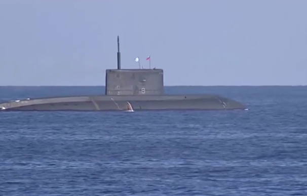 Rusia muestra los bombardeos contra el Daesh desde submarinos