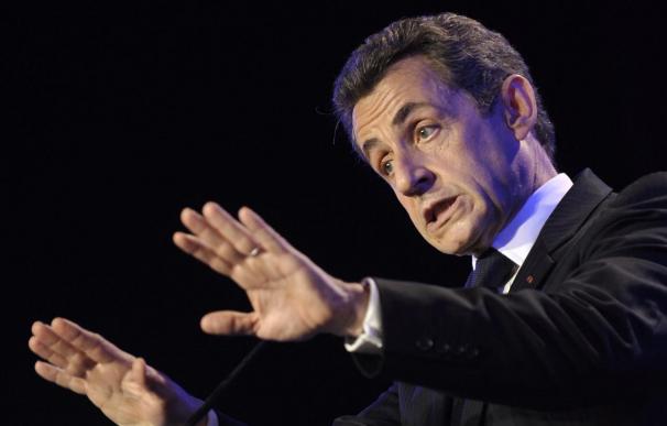 Sarkozy se da un baño de masas en su primer mitin como candidato a la UMP