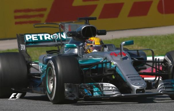Mercedes supera a Ferrari en unos primeros libres accidentados para Alonso