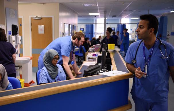 Un ataque informático a gran escala afecta a los hospitales públicos en Reino Unido (AFP)
