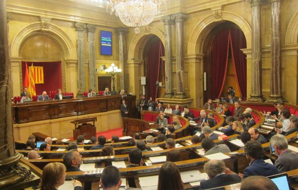 El Parlament catalán inicia el trámite para regular la incompatibilidad de los diputados