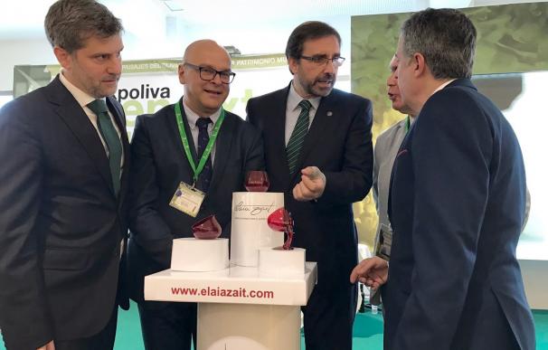 La UJA y Elaia Zait presentan en Expoliva un nuevo vaso rojo para la cata profesional de aceites de oliva