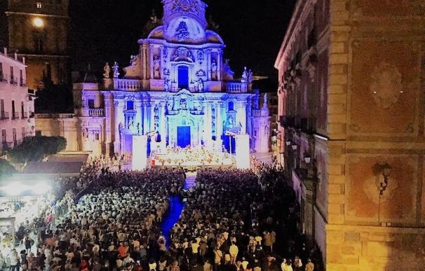 Más de 3.000 personas abarrotan las plazas de Belluga y Apóstoles en las dos primeras jornadas del 'Murcia Tres Culturas