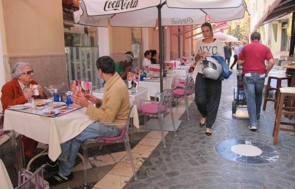 PSOE en Diputación pide encargar estudios y un foro permanente sobre la calidad del empleo turístico en Málaga