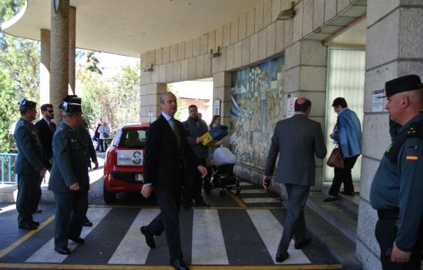 El director general de la Guardia Civil visita en el hospital a los agentes heridos en Casarrubios del Monte