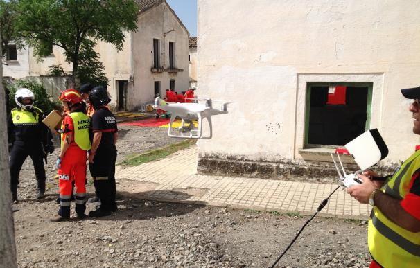 El 061 evalúa la utilidad de los drones en la atención sanitaria durante un ejercicio práctico en Linares