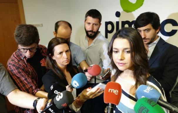 Arrimadas cree que las cartas entre Puigdemont y Rajoy son un "paripé"