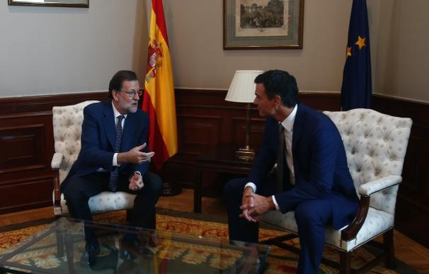 Pedro Sánchez recrimina a Rajoy que no dimita pese al "serial" de la corrupción en el PP, ahora en Murcia