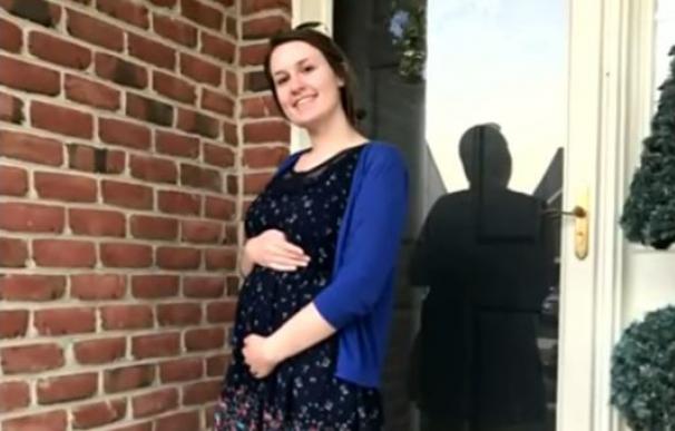 Prohíben a una joven embarazada ir a su graduación por "ser inmoral"