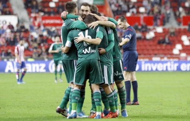 El Betis resiste en Gijón y Galca debuta con victoria en el Espanyol