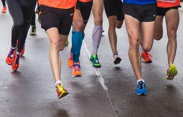 El sobrepeso, fallos de entrenamiento, factores externos del terreno o las zapatillas, principales peligros del 'runner'