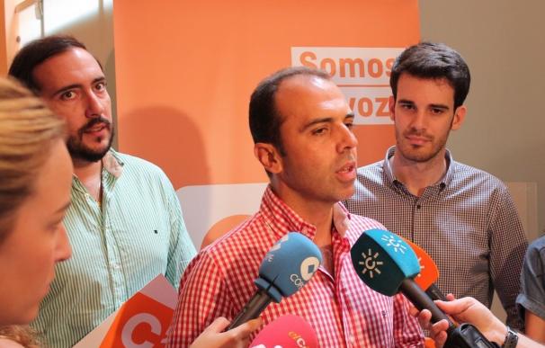 Millán critica la "pinza" de PSOE y PP para las modificaciones presupuestarias y bloquear una moción de C's