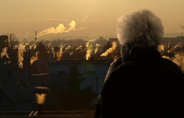 Los contaminantes ambientales influyen en las limitaciones y la fragilidad de los mayores
