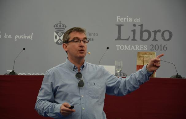 Santiago Posteguillo participa en la Feria del Libro de Tomares con "éxito de público"