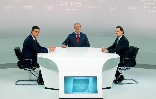 La mesa del debate antes de su inicio (Foto: José González)
