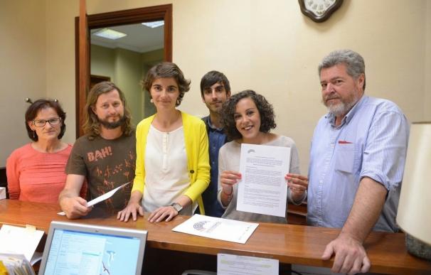 Los representantes de Podemos Euskadi registran sus preguntas pidiendo transparencia en las cuentas del Cupo