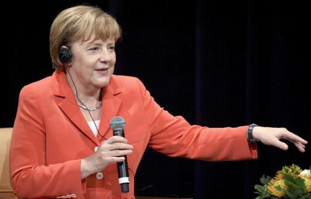 Merkel dice que tenemos que lograr salir de la crisis con altas cifras de empleo