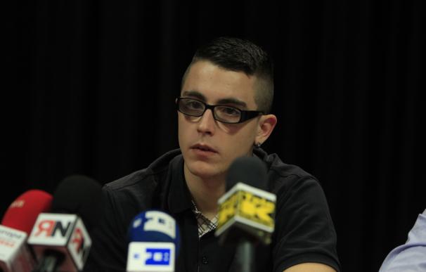 IU Madrid impulsa una resolución para pedir la libertad de 'Alfon' y su madre dice que es un "preso político"