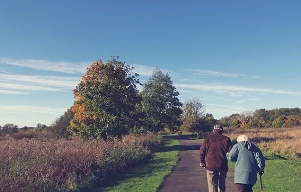 La disminución de la velocidad al caminar puede ser una señal de enfermedad de Alzheimer