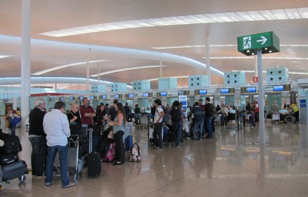 PSC, ERC y PDeCAT exigen explicaciones al Gobierno en el Congreso por el "caos" en el aeropuerto del Prat