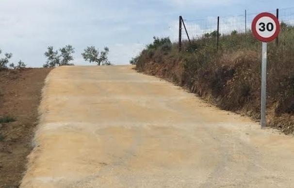 Extremadura destina 1,27 millones a contratación de suministro de maquinaria para mantenimiento de caminos rurales