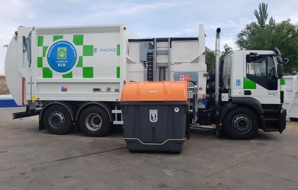 La recogida de residuos se hará con un nuevo sistema de contenedores laterales con más espacio y menos impacto acústico