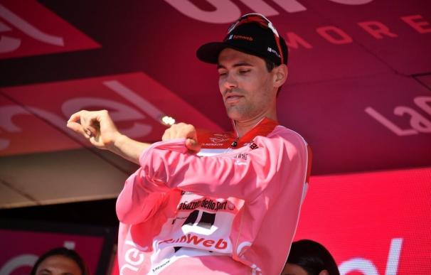 Dumoulin arrasa en la 'crono' y es 'maglia rosa' ante el hundimiento de Quintana