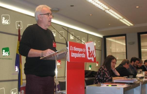 Cayo Lara pide un "acuerdo entre iguales" con Podemos y cree que nadie debe "renunciar a su nombre"