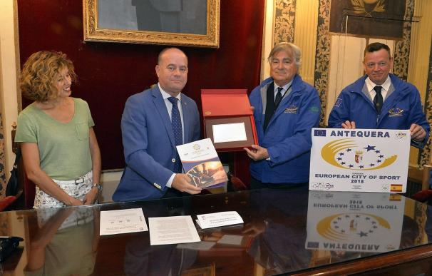 El alcalde de Antequera recibe a la comisión evaluadora de la candidatura a Ciudad Europea del Deporte 2018