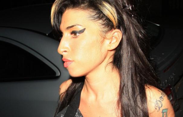 Mitch Winehouse se entristece al recordar a su hija