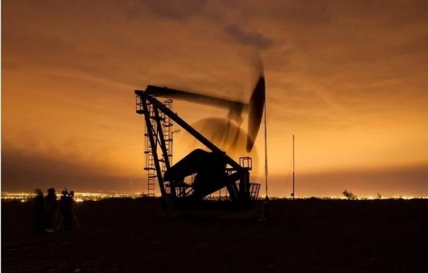 La AIE cree que el reajuste del mercado del petróleo se está acelerando y mantiene sus previsiones de demanda