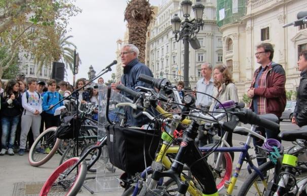 El Ayuntamiento lanza una campaña "pedagógica" para evitar que las bicicletas circulen por las aceras