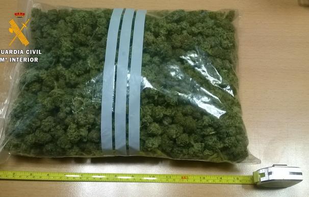 Detenido en Méntrida (Toledo) tras intervenirle una bolsa con 518 gramos de marihuana dentro de una mochila