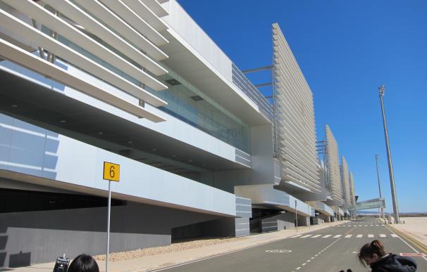 La oposición defiende que AENA se haga cargo de la gestión del aeropuerto de Corvera